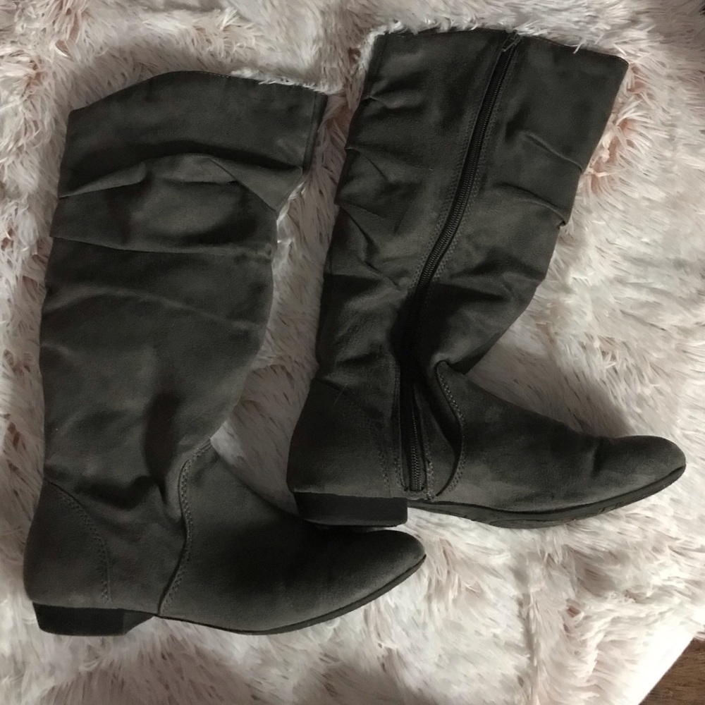 Grey boots